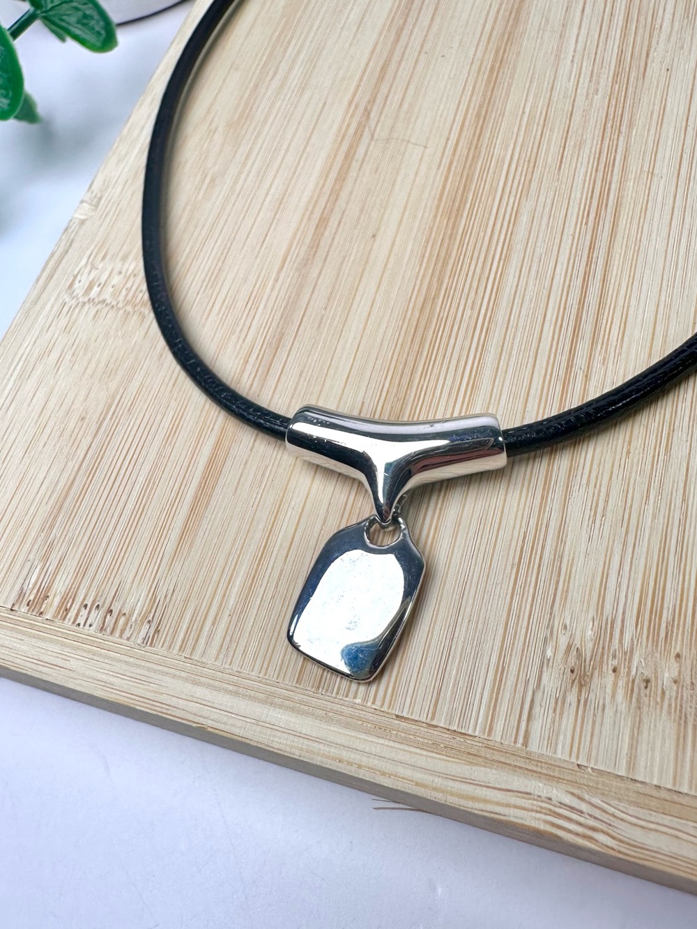 🖤 Lia Sophia Minimalist Black and Silver Necklace